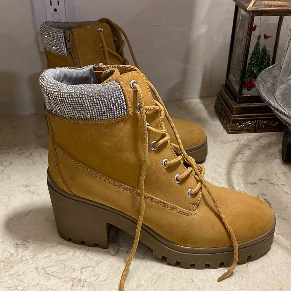 Work boots With Heel NWT